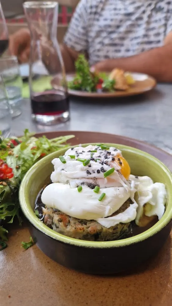 Caillette Oeuf Poché Sur Une Compotée D'oignons