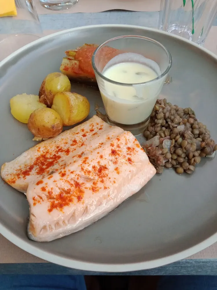 Truite Sauce Basilic Et Accompagnement Lentille Et Purée de Patate Douce